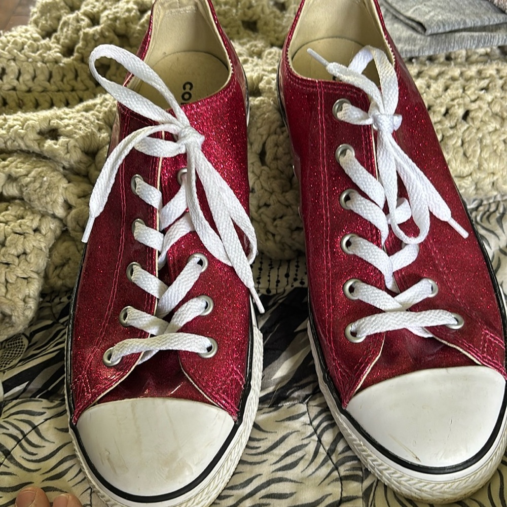 Converse Kids Chuck Taylor All Star Ox Shoe size 6 I wear an 8 and it fits great